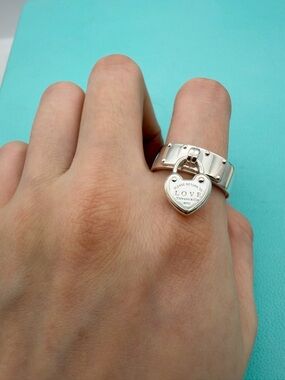 Tiffany & Co size 8.25 Return to Love rtt lock dangle ring